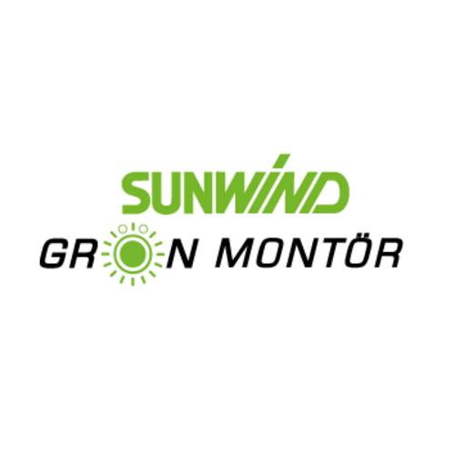 Logotyp för Sunwind Grön Montör. Texten “SUNWIND” står i grönt med företagets karakteristiska lutande bokstäver. Under står texten “GRÖN MONTÖR” i svart, där bokstaven “Ö” är ersatt med en grön symbol som liknar en sol eller ett kugghjul, vilket symboliserar hållbarhet och energi. Bakgrunden är vit